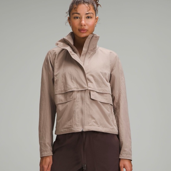 Lululemon “Always Effortless Jacket” size 8, Bold Beige - Picture 3 of 7